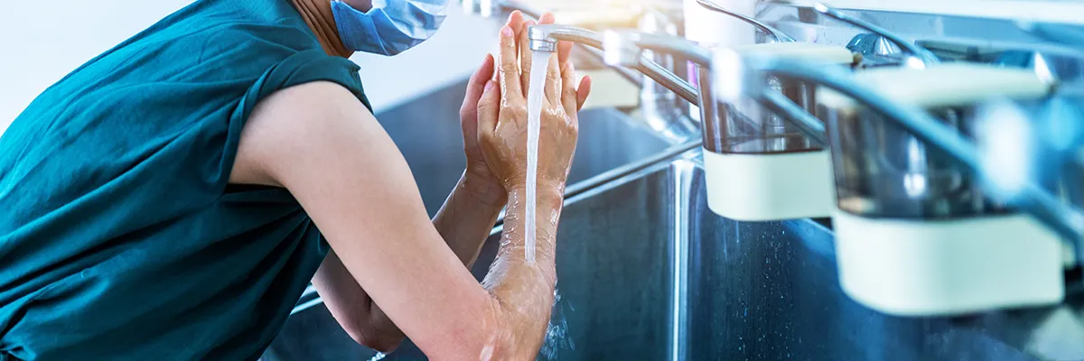 Menos água, mais higiene: o novo desafio dos estabelecimentos de saúde