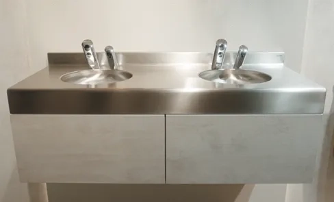 Descubra em vídeo este lavatório coletivo design em inox que irá embelezar as suas instalações sanitárias (bar, escritório, escola...).