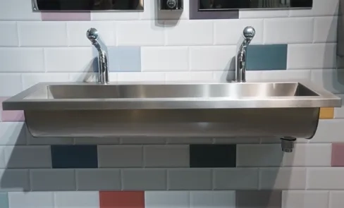 Descubra em vídeo o lavatório coletivo CANAL em inox. Prático, leve e resistente. Indispensável nas coletividades!