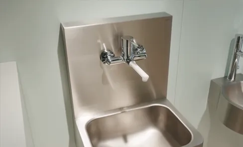 Descubra em vídeo este lavatório hospitalar, indispensável para a higiene das mãos. Ideal para hospitais e centros de saúde.